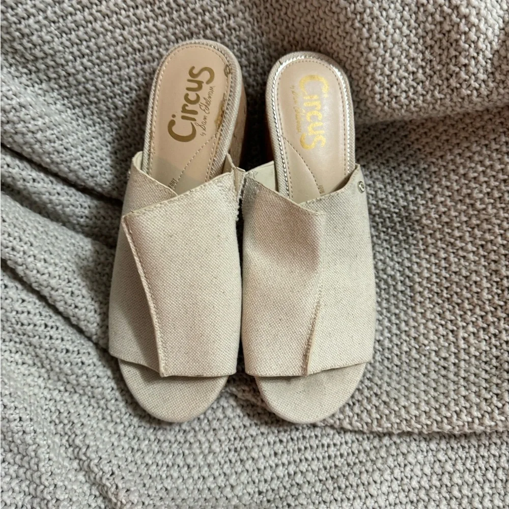 Circus by Sam Edelman cute wedge